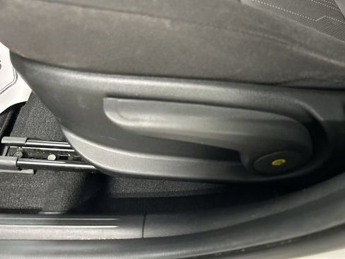Used 2021 Hyundai Venue SE FWD image 10
