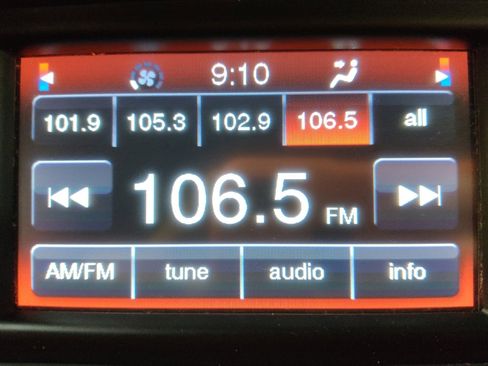 Used 2017 Dodge Journey SXT w/ Comfort/Convenience Group image 25