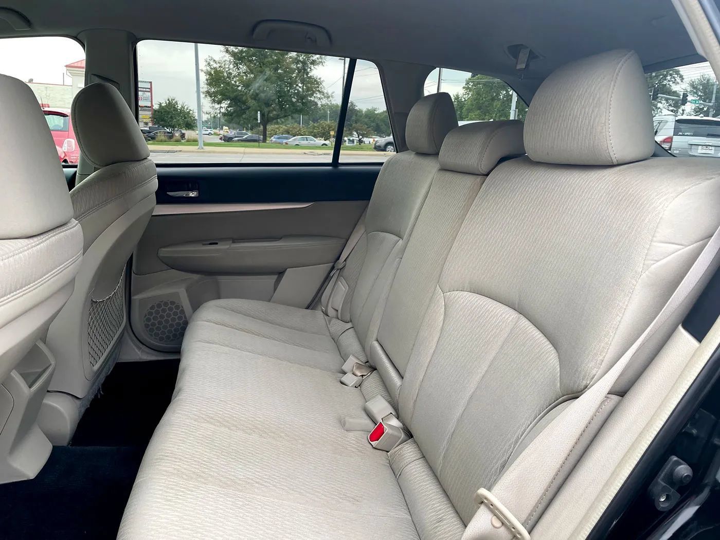 Used 2010 Subaru Outback 2.5i Premium AWD/4WD image 10