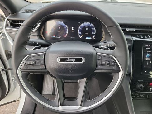 Used 2024 Jeep Grand Cherokee L Laredo image 21