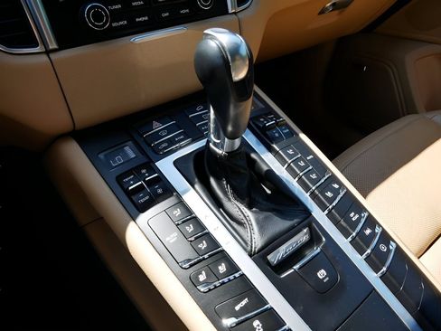 Used 2018 Porsche Macan S AWD/4WD image 25
