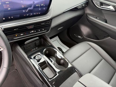 Used 2025 Buick Envision Preferred AWD/4WD image 9