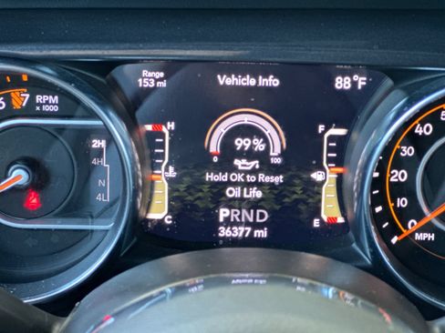Used 2022 Jeep Wrangler Unlimited Sahara AWD/4WD image 29
