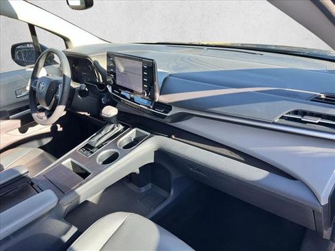 Certified 2021 Toyota Sienna XLE image 23