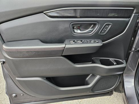 Used 2025 Honda Pilot Black Edition image 20