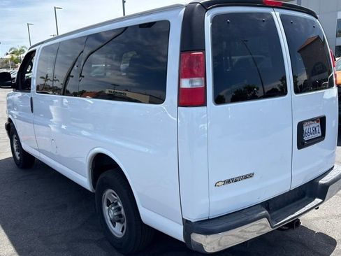 Used 2017 Chevrolet Express 3500 LT w/ LT Preferred Equipment Group RWD image 4