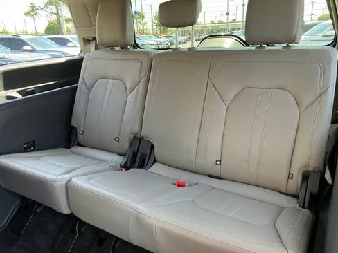 Used 2018 Ford Expedition Limited w/ Equipment Group 302A RWD image 18