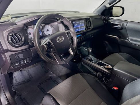Certified 2022 Toyota Tacoma TRD Off-Road AWD/4WD image 10