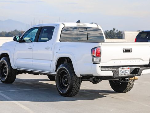 Certified 2020 Toyota Tacoma TRD Sport image 8