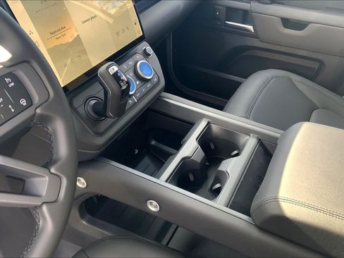 New 2026 Land Rover Defender 110 S image 7