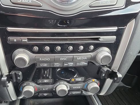 Used 2017 Nissan Pathfinder SV AWD/4WD image 17