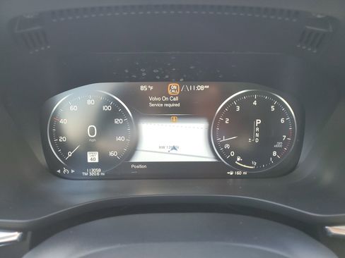 Used 2018 Volvo XC60 T6 Momentum w/ Advanced Package image 19