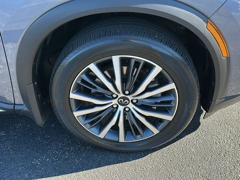 Certified 2025 INFINITI QX60 Sensory image 8