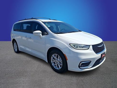 Used 2022 Chrysler Pacifica Touring-L FWD image 3