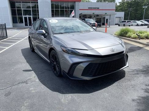 Used 2026 Toyota Camry SE FWD image 2