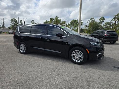 New 2026 Chrysler Pacifica Select FWD image 2