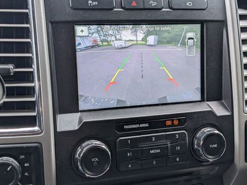 Used 2017 Ford F250 Lariat w/ Lariat Value Package AWD/4WD image 15