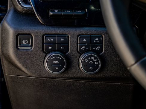 Used 2024 Chevrolet Silverado 3500 High Country w/ Technology Package image 22