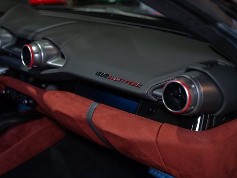 Used 2019 Ferrari 812 Superfast RWD image 38