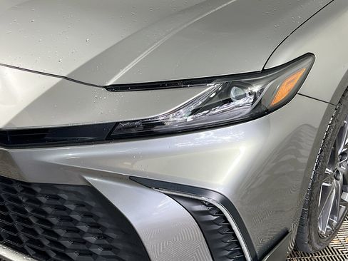 Used 2025 Toyota Camry SE w/ Convenience Package image 12