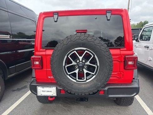 Used 2025 Jeep Wrangler Unlimited Rubicon w/ Convenience Group AWD/4WD image 28