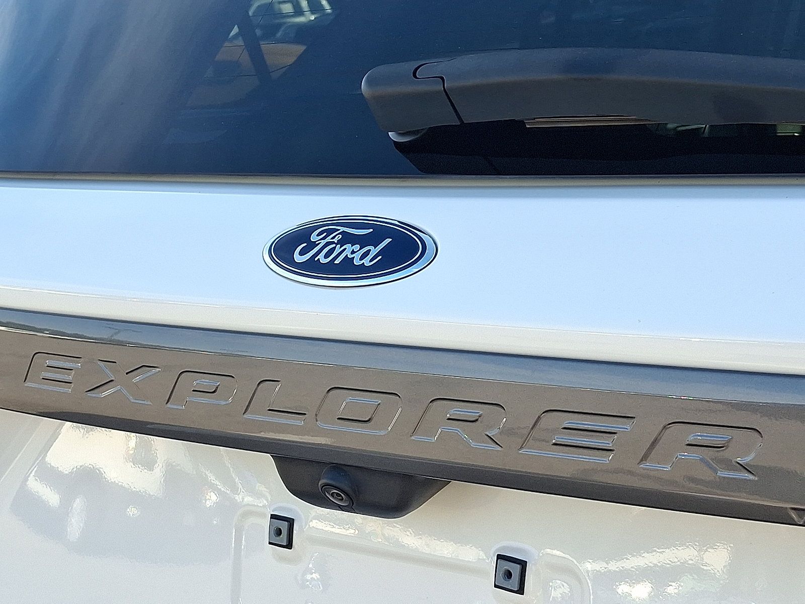 Used 2024 Ford Explorer XLT w/ Equipment Group 202A AWD/4WD image 30