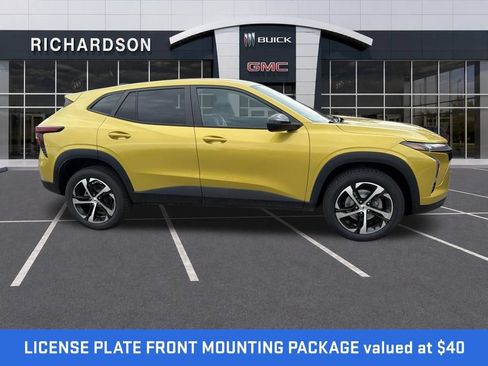 Used 2024 Chevrolet Trax RS w/ Driver Confidence Package FWD image 4