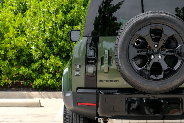New 2026 Land Rover Defender 110 S AWD/4WD image 52