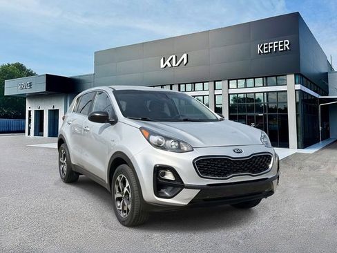 Used 2022 Kia Sportage LX image 2