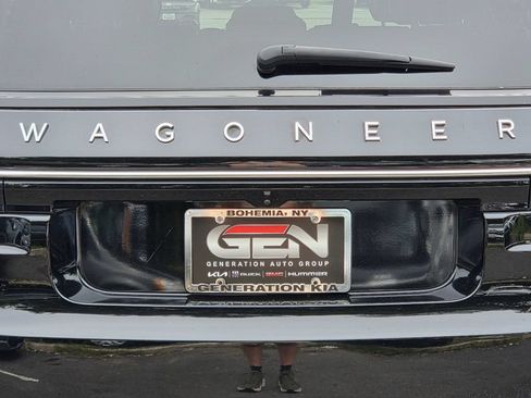 Used 2023 Jeep Wagoneer Series III w/ Preferred Equipment Group AWD/4WD image 36