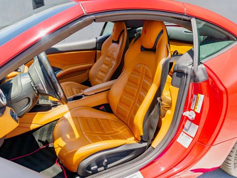 Used 2016 Ferrari California T RWD image 44