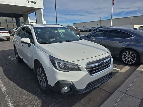 Used 2018 Subaru Outback 3.6R Touring image 3