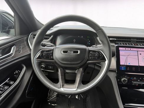 Used 2023 Jeep Grand Cherokee Overland AWD/4WD image 12