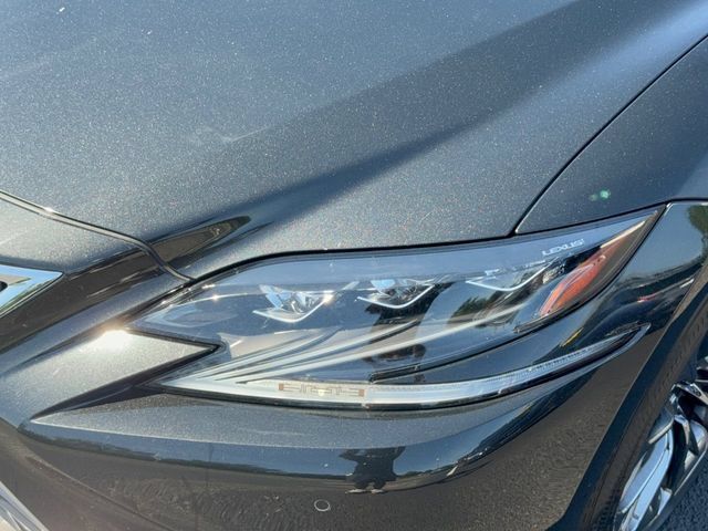 Used 2018 Lexus LS 500 w/ Interior Upgrade Package RWD image 9