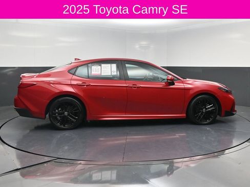 Used 2025 Toyota Camry SE FWD image 4
