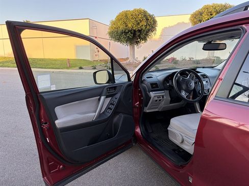 Used 2015 Subaru Forester 2.5i w/ Alloy Wheel Package image 13