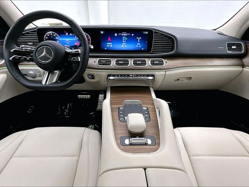 Used 2026 Mercedes-Benz GLS 450 4MATIC image 14