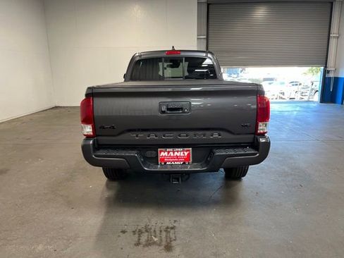 Used 2022 Toyota Tacoma SR5 w/ Black Out Package (TMS) AWD/4WD image 4