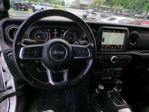 Used 2022 Jeep Wrangler Unlimited Sahara AWD/4WD image 28