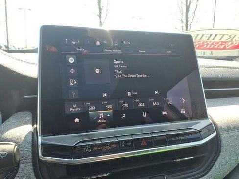 Certified 2023 Jeep Compass Latitude w/ Sun and Sound Group AWD/4WD image 16