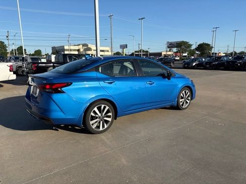 Used 2020 Nissan Versa SR FWD image 3
