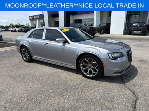 Used 2018 Chrysler 300 S w/ 300S Premium Group RWD image 2