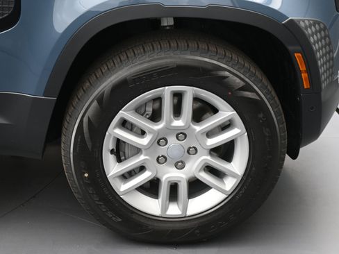 Used 2025 Land Rover Defender 110 S image 10