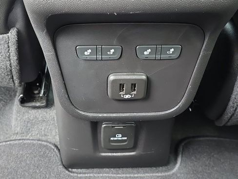 Used 2024 Chevrolet Equinox Premier image 32