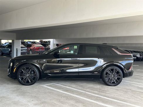 New 2026 Cadillac Lyriq V image 7