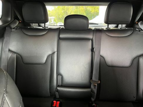 Used 2025 Jeep Compass Trailhawk image 38