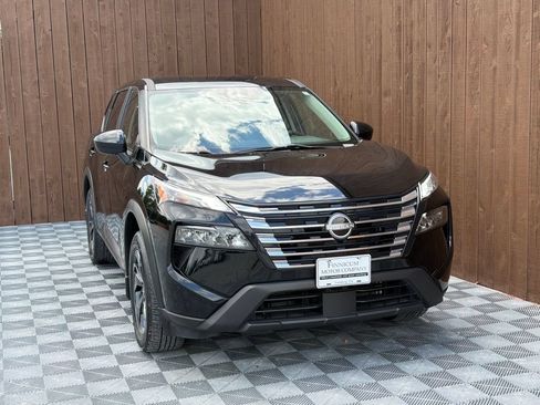 Used 2024 Nissan Rogue SV FWD image 10