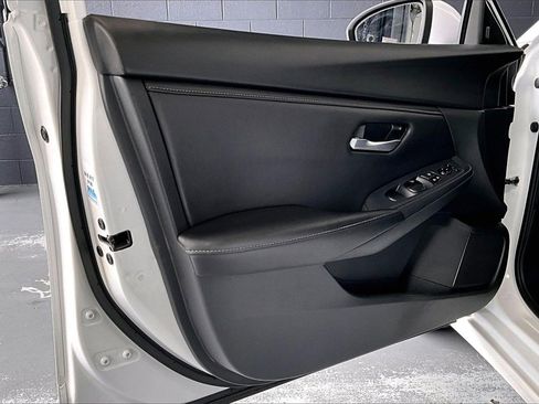 Certified 2024 Nissan Sentra SV image 25