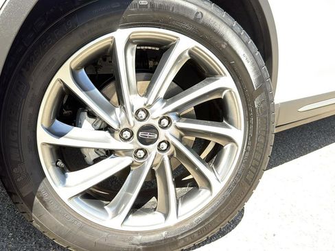 Used 2023 Lincoln Corsair FWD w/ Equipment Group 101A image 9