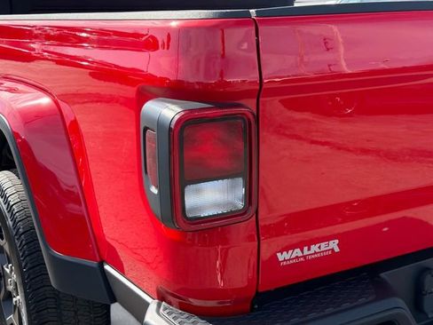 Used 2022 Jeep Gladiator Willys image 11